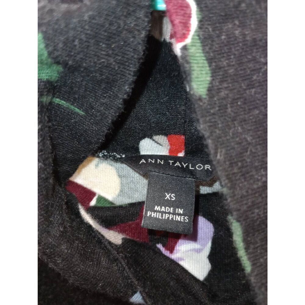 Ann Taylor black with pansies turtleneck long sleeve shirt size XS - Picture 3 of 5